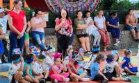 Estudiantes de primaria y secundaria de los cantones de Sarchí, Naranjo, Palmares, Zarcero y San Ramón mostraron sus habilidades artísticas y musicales mediante diversas presentaciones en el marco del Día Internacional de la Música, que se conmemoró el pasado 21 de junio.   Del 17 al 21 de junio se realizó una actividad por día en cada uno de los parques centrales de cada cantón.  Se desarrolló toda una manifestación musical en el que las personas espectadoras disfrutaron de pasacalles con cimarrona, ensamb