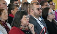 Este programa cuenta con características propias, ya que, a ser de educación abierta, propicia que la persona pueda prepararse por sí mismo