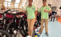 64 estudiantes de la zona peninsular ya cuentan con una bicicleta con que ir al colegio •⁠  ⁠⁠Donada por la empresa Global Vía - MEP entrega un futbolín a cada centro educativo para el sano entretenimiento y una cultura de paz
