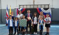 Emiratos Árabes Unidos dona implementos deportivos a centros educativos costarricenses