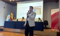 Durante la presentación Araya explicó el funcionamiento y normativa del Departamento de Bibliotecas Escolares y Centros de Recursos para el Aprendizaje (BEYCRA). 