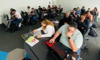 A los docentes que aprobaron la prueba se les brindó una certificación e insignia que los acredita oficialmente como instructores.
