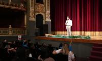 •	Ministro de Educación compartió con escolares luego de la puesta en escena