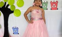 Escuela hace pasarela de modas con basura