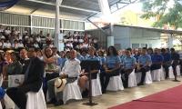 Comunidad educativa en el acto de inauguración