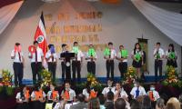 Grupo de estudiantes participan en actividad en contra del trabajo infantil 