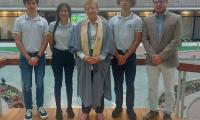 Estudiantes visitan Casa Presidencial y comparten con Ministra de Educación 