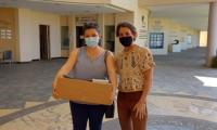 Roxana Solano, recoge premio de Xiara Sequeira.