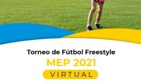 Estudiante realizando el deporte de Fútbol Freestyle